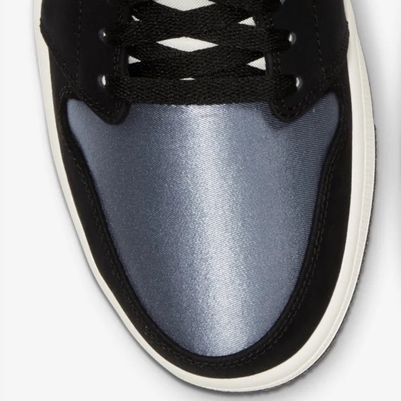 Jordan 1 Mid Satin smoke Grey. Released in December of 2019! - Picture 9 of 12
